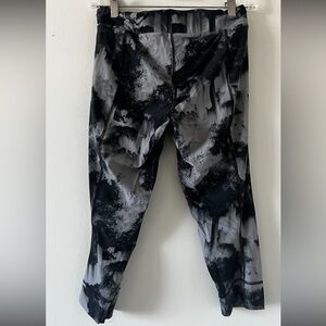 Adidas Capri Black & Gray Pattern Leggings in Medium